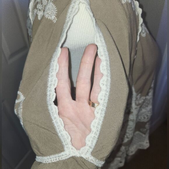 Democracy Rayon Taupe Brown Blouse W/ Cream Cotton Embroidery, 2X - Picture 5 of 8